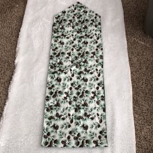 Table Runner Sparkly Acorn Unbranded NWOT